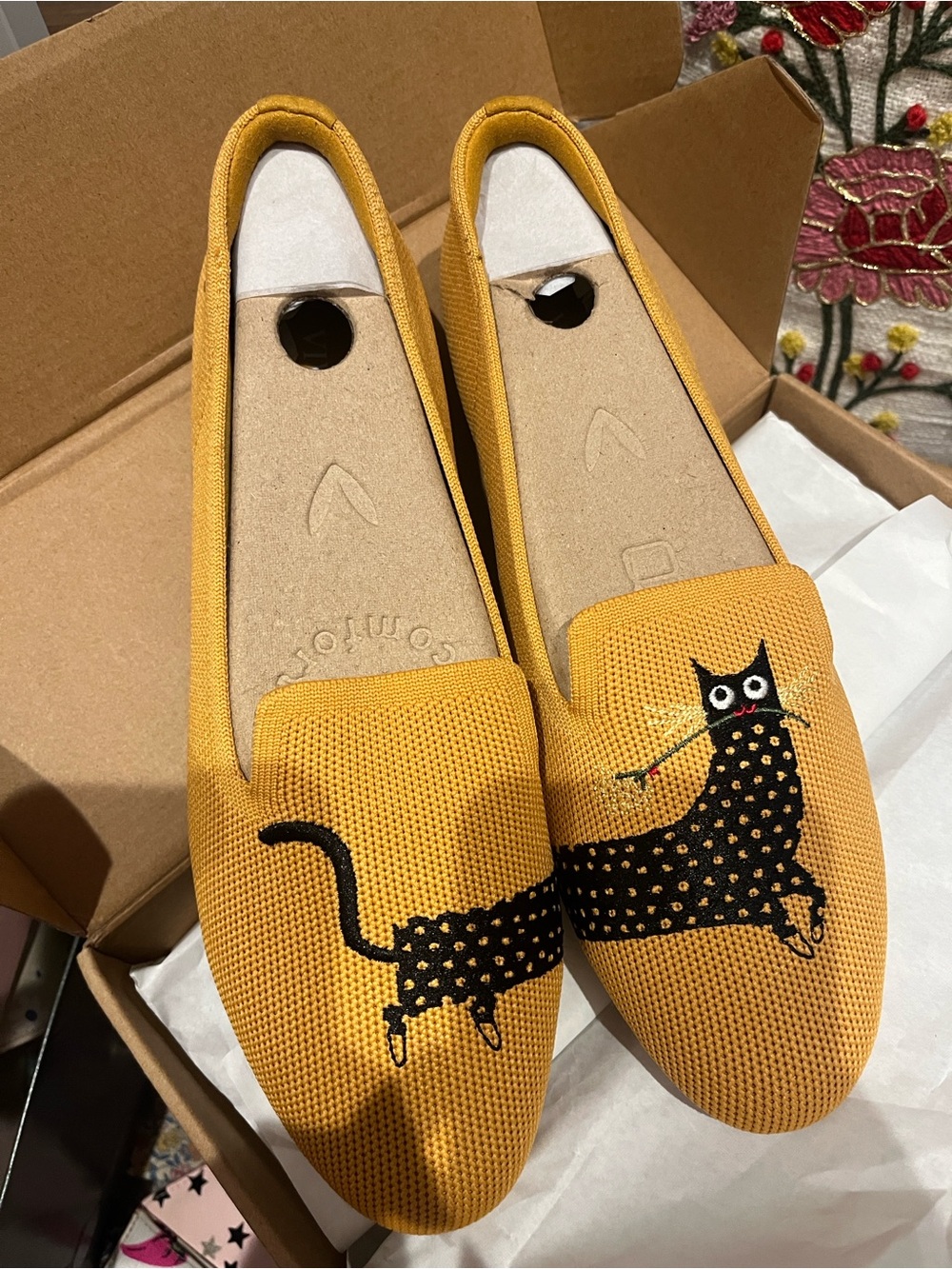 Vivaia Audrey Ginger Yellow Dot Cat Embroidered Loafers (Sz EU 40) NIB - Picture 2 of 5